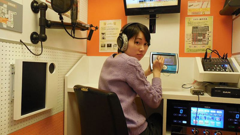 tự mình giải khuây với dịch vụ karaoke một người